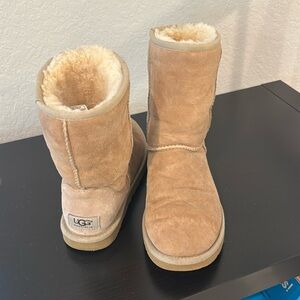 Cream/tan Uggs (classic short height) used but good condition